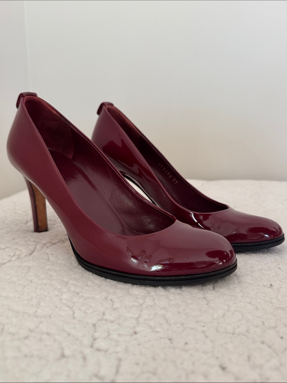 Vintage Gucci Burgundy Patent Leather GG Logo Pumps Heels Size 37 Made in Italy